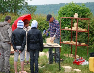 Mergel Rouwet workshop mergel carving in Remersdaal